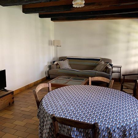 Spacious Apartment In A Charming, Tranquil Village Saint-Vincent-Rive-d'Olt Bagian luar foto