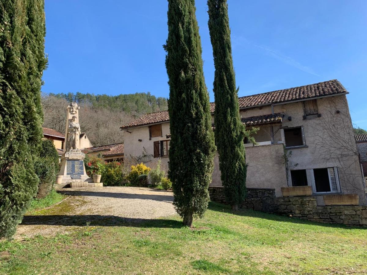Spacious Apartment In A Charming, Tranquil Village Saint-Vincent-Rive-d'Olt Bagian luar foto