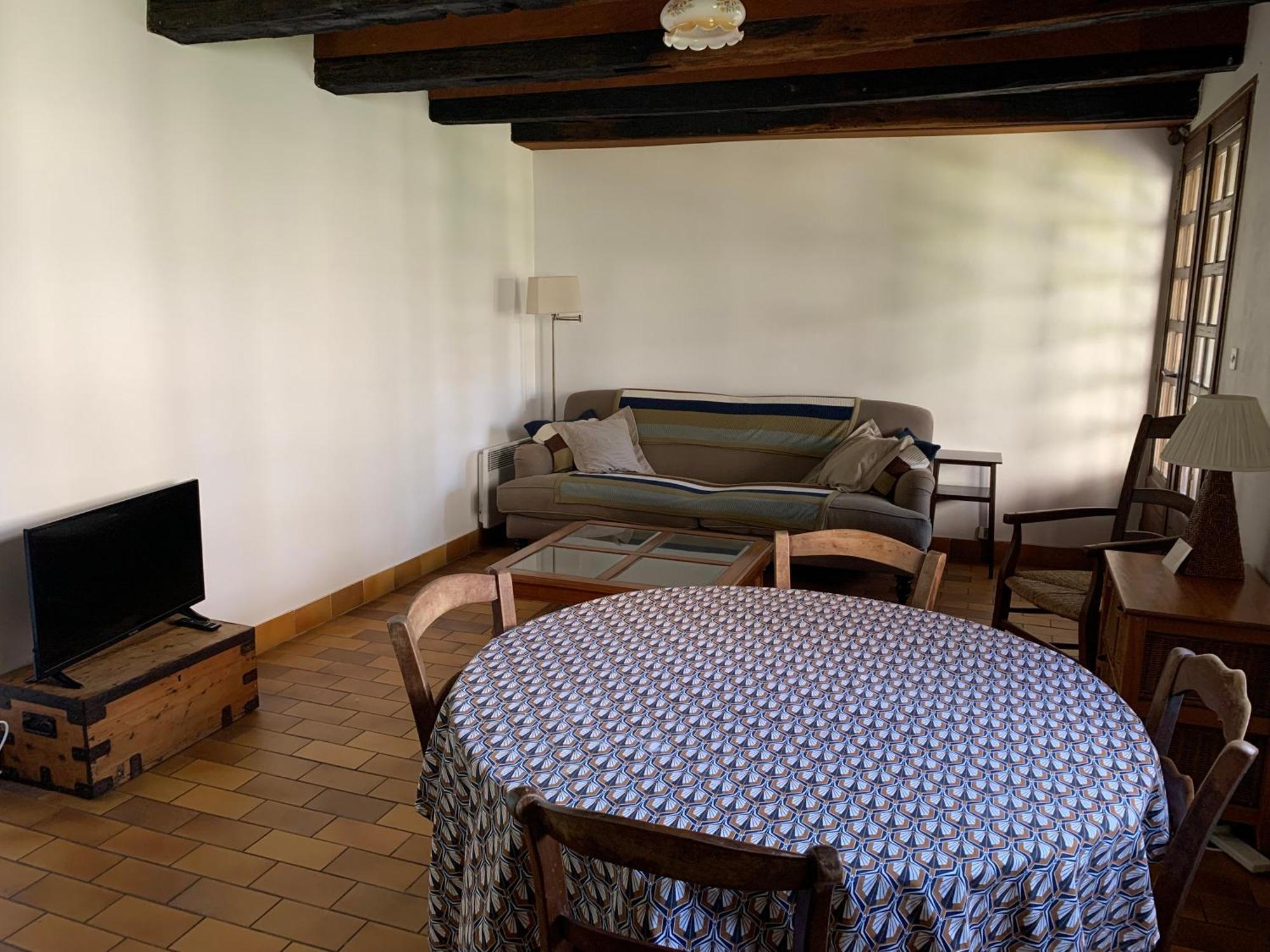 Spacious Apartment In A Charming, Tranquil Village Saint-Vincent-Rive-d'Olt Bagian luar foto